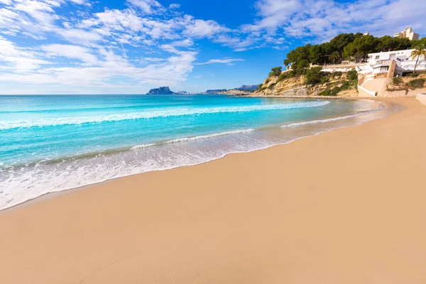 Moraira playa El Portet praia água azul-turquesa em Alicante — Fotografia de Stock