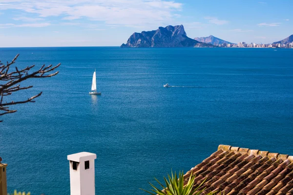 Ifach penon view von calpe von moraira in alicante — Stockfoto