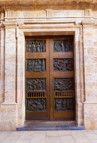 Valencia Basilica Virgen de los Desamparados porta della chiesa — Foto Stock