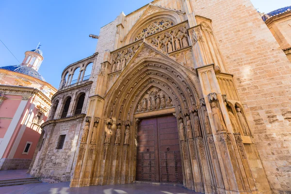 バレンシア大聖堂 apostoles ドア法廷デ ラス アグアス — ストック写真