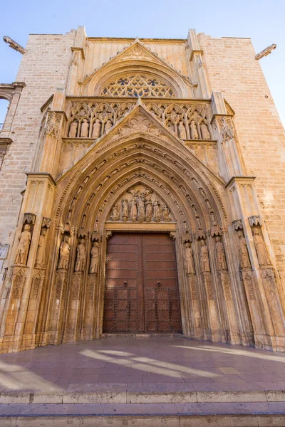 Tribunal de las aguas de la puerta apostoles Catedral de Valencia — Stockfoto