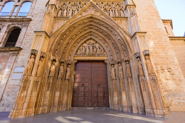 Tribunal de las aguas de la puerta apostoles Catedral de Valencia — Stockfoto