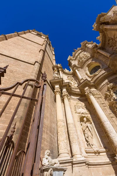 Cathédrale de Valence et Miguelete sur la place de la Reina — Photo