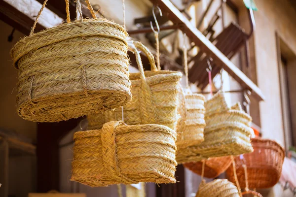 Valencia traditionele esparto ambachten in de buurt van mercado central — Stockfoto