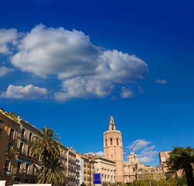 Valencia plaza de la reina miguelete katedral ile kare