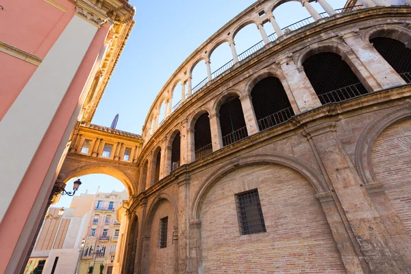 Valencia koridor arch Katedrali ve basilica İspanya arasında — Stok fotoğraf