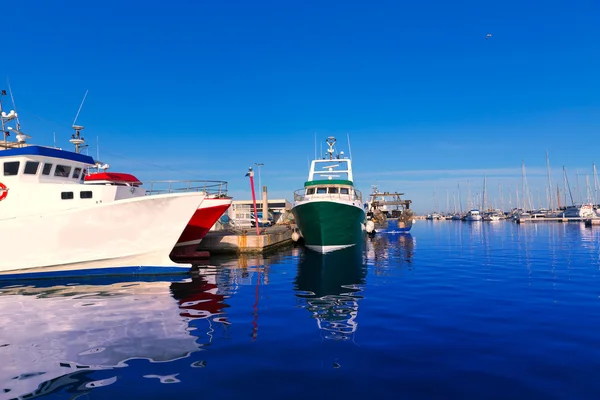 丹尼亚港口 fisherboats 及码头位于西班牙阿利坎特 — 图库照片