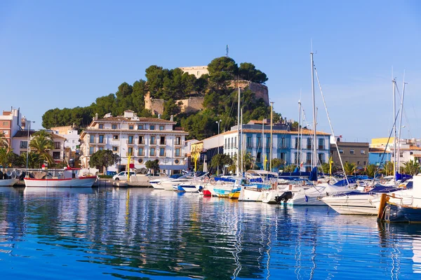 Port Denia z castle hill alicante prowincja Hiszpania — Zdjęcie stockowe