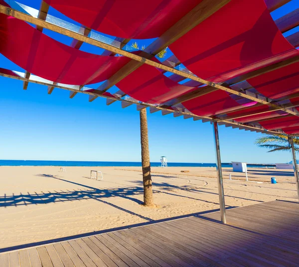 Пляж в Валенсии на средиземноморском побережье Испании — стоковое фото