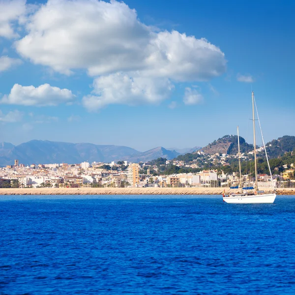 Метро xabia skyline від Середземного моря Іспанії — стокове фото