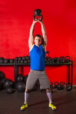 kettlebell egzersiz eğitim adam vasıl jimnastik salonu