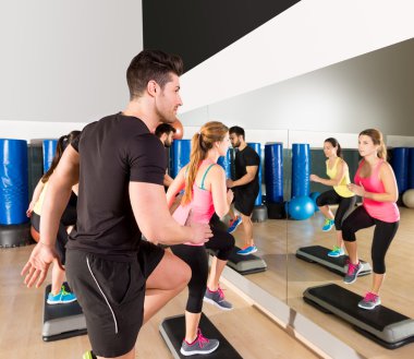 kardiyo adım dans grubu fitness jimnastik eğitimi