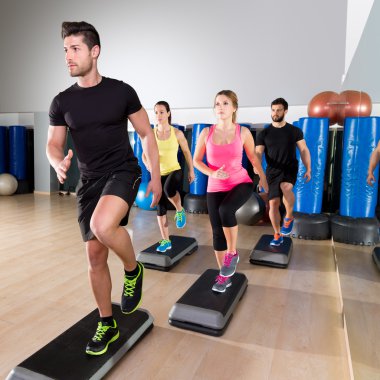 kardiyo adım dans grubu fitness jimnastik eğitimi