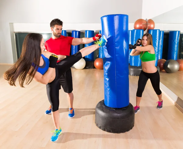 Boxe aerobox donne gruppo personal trainer — Foto Stock