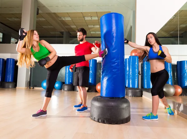 Boxeo aerobox mujeres grupo entrenador personal — Foto de Stock