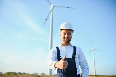 Yel değirmeni mühendisi denetimi ve ilerlemesi Rüzgar türbinini kontrol et