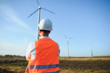 buğday alanında türbin üretim üzerinde kontrol mühendisi