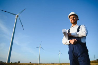 buğday alanında türbin üretim üzerinde kontrol mühendisi