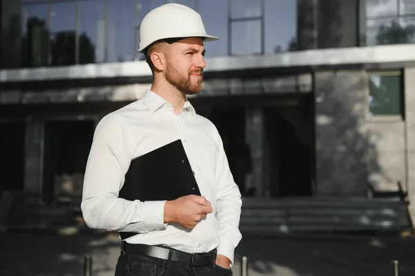 Portrait Homme Ingénieur Sur Chantier Gestionnaire Construction Masculin Portant Casque — Photo