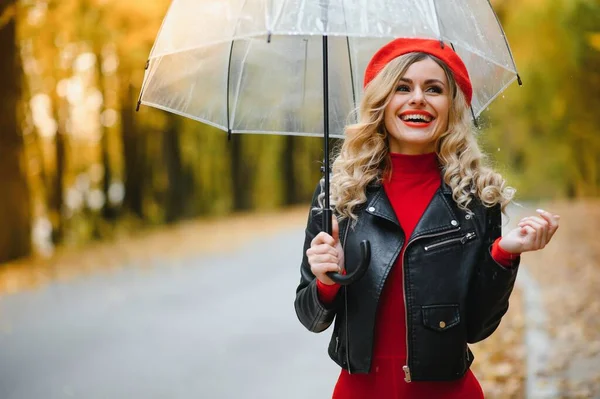 Schönes Mädchen Mit Regenschirm Herbst Park — Stockfoto