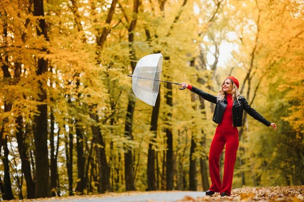 Piękna Dziewczyna Parasolem Jesień Park — Zdjęcie stockowe