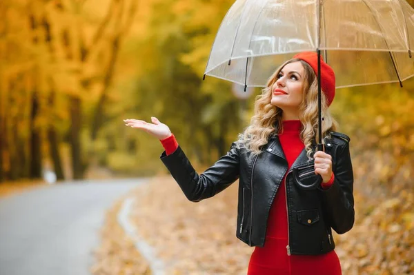 Girl Walks Autumn Park Umbrella — Stock Photo, Image