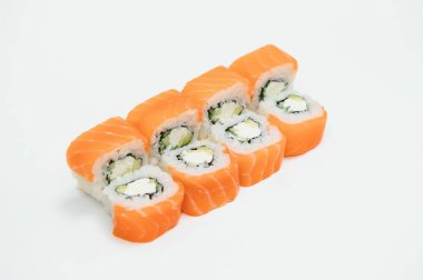 Suşi roll, üzerinde beyaz izole