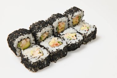 Suşi roll, üzerinde beyaz izole