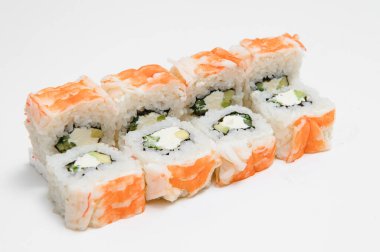 Suşi roll, üzerinde beyaz izole