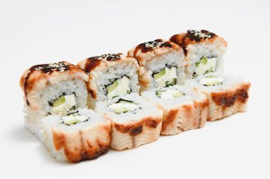 Suşi roll, üzerinde beyaz izole