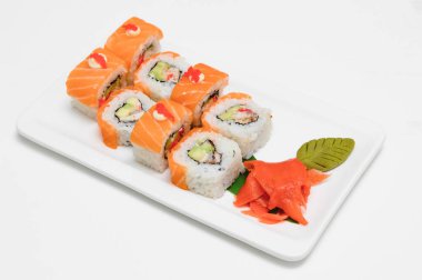 Suşi roll, üzerinde beyaz izole