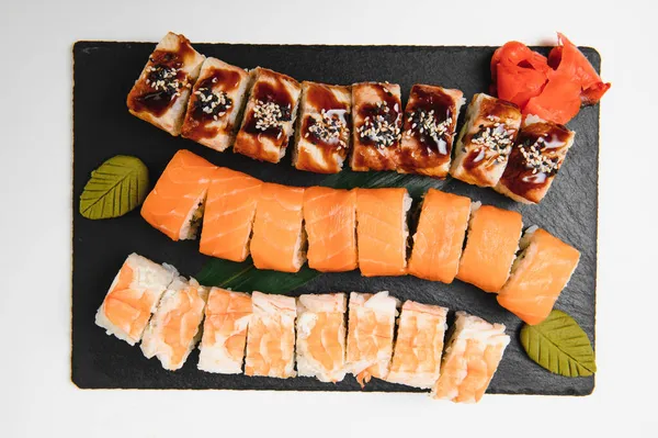 Roll Sushi Białym Tle — Zdjęcie stockowe