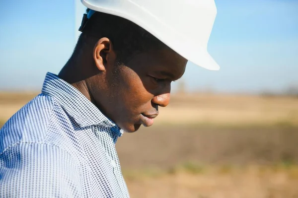 Trabajador Afroamericano Casco Construcción — Foto de Stock