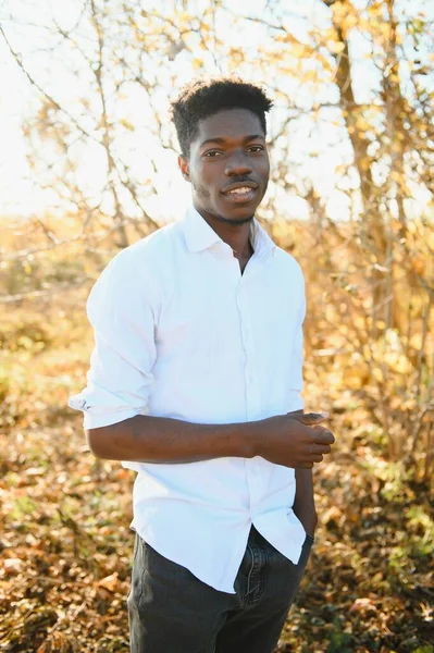 Afrykański Biznesmen Białej Koszuli — Zdjęcie stockowe