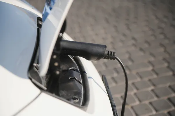 Elektrikli Araba Şarj Ediliyor Yakın Çekim — Stok fotoğraf