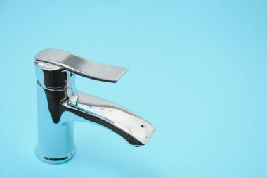 Banyo lavaboları için yeni krom veya çelik karıştırıcı musluğu