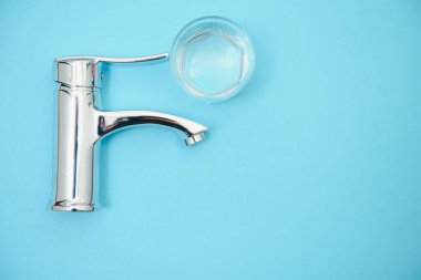 Banyo lavaboları için yeni krom veya çelik karıştırıcı musluğu