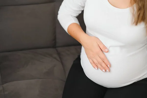 Imagen Una Mujer Embarazada Tocándose Vientre Con Las Manos — Foto de Stock