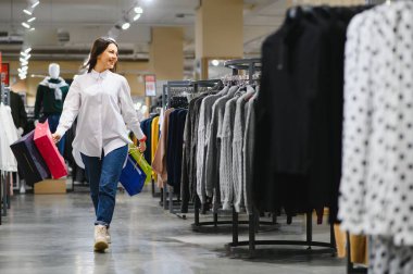 Güzel kadın butik alışveriş