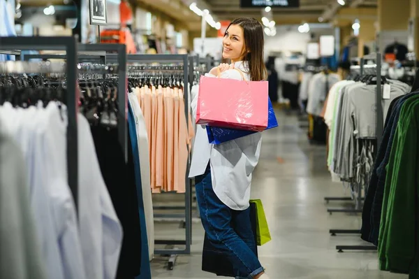 Módní Dívka Nakupování Obchodě — Stock fotografie