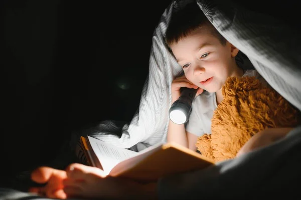 Libro Lectura Infantil Cama Los Niños Leen Por Noche Niño — Foto de Stock