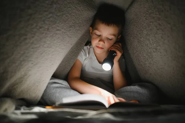Libro Lectura Infantil Cama Los Niños Leen Por Noche Niño —  Fotos de Stock