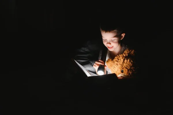 Libro Lectura Infantil Cama Los Niños Leen Por Noche Niño —  Fotos de Stock