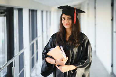 Hintli yüksek lisans öğrencisinin portresi