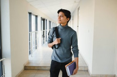 Üniversitedeki Hintli çocuk..