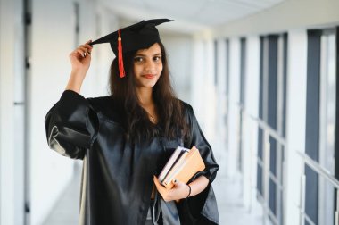 Hintli yüksek lisans öğrencisinin portresi