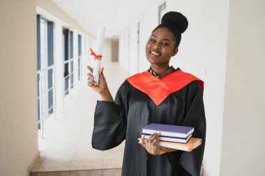 Güzel Afro-Amerikan mezuniyet portresi