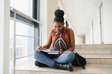 oldukça Afro-Amerikan Üniversitesi Öğrenci portre