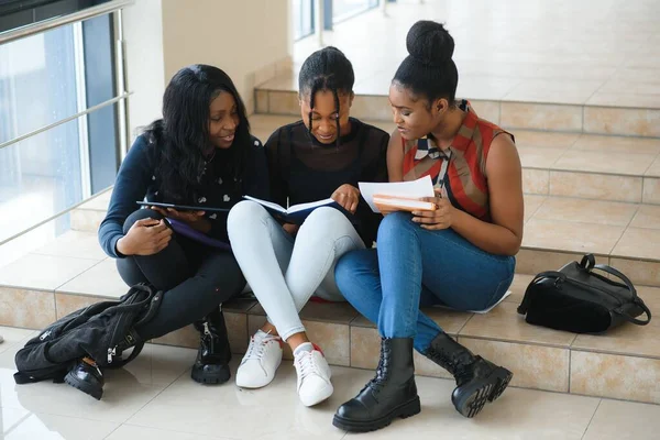 Grupo Estudantes Universitários Afro Americanos Close — Fotografia de Stock