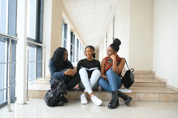 Groep Studenten Stap — Stockfoto